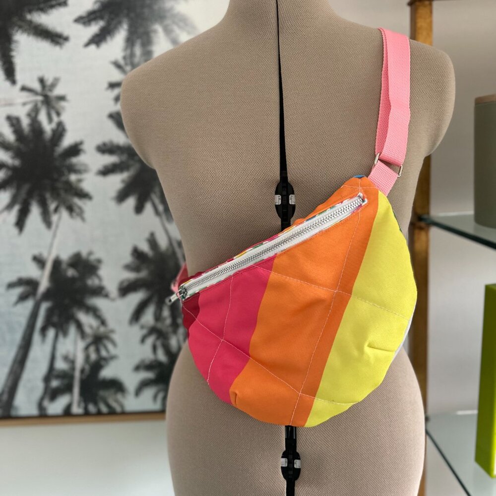 HANDMADE | Rainbow-colored Fanny Pack (Red / Orange / Pink)